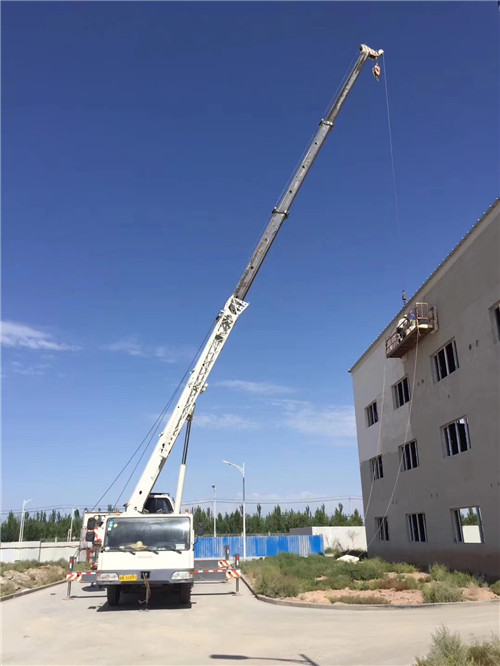南漳县“轻装强干”—— 吊车的 “轻量化臂架” 技术